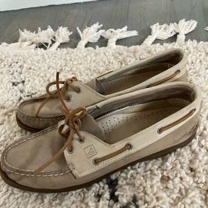 Sperry loafers size 9